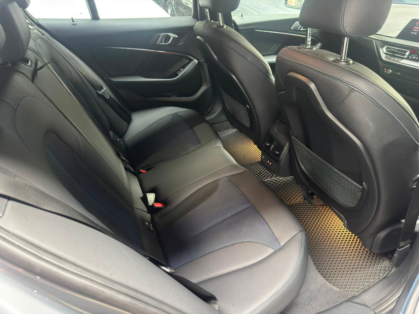 BMW 116i M Sport photo 8